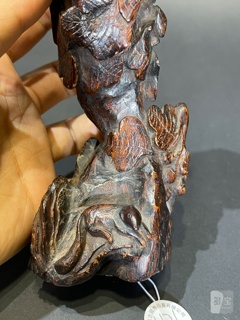 明晚期 沉香木松鼠葡萄纹花插 - 图11